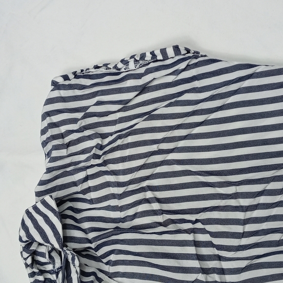 Forever 21 size small womens button down blouse with tie back - Picture 5 of 9